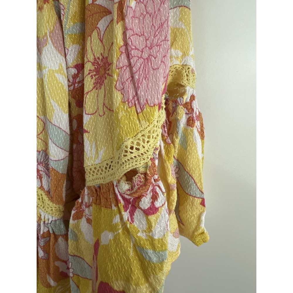 ✨2/$20 Torrid Rayon Embroidered Bell Sleeve Top Floral Yellow Plus Size 3X *Flaw - Picture 9 of 15